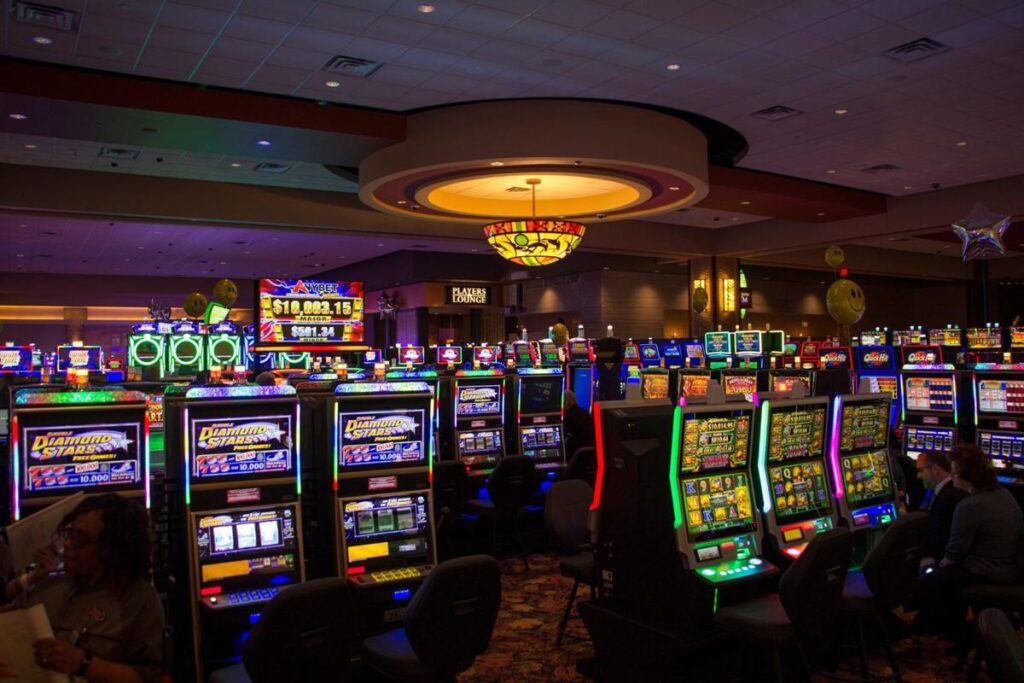 is four winds casino in hartford open